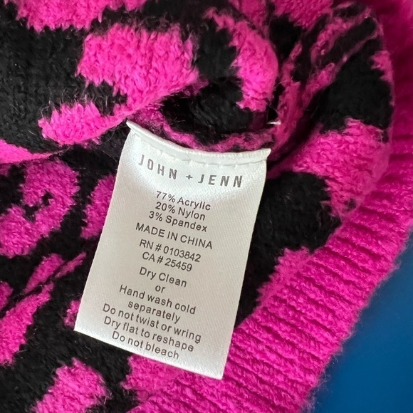 John and Jenn Sweater. Excellent Condition. - Picture 2 of 5
